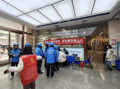 金水區(qū)總工會(huì)豐產(chǎn)路街道辦聯(lián)合鄭州普瑞眼科開(kāi)展雷鋒月公